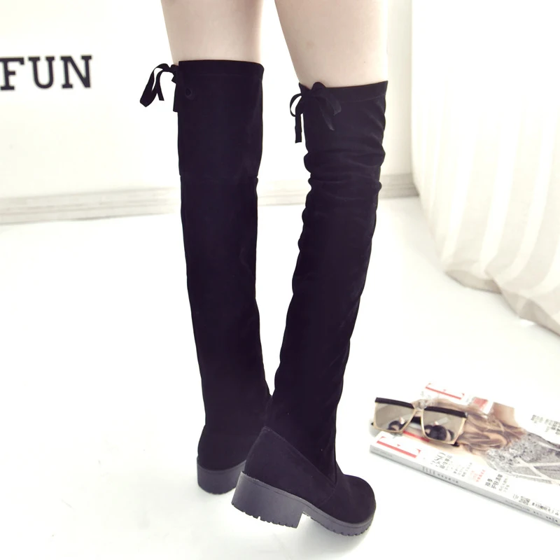 Botas femininas longas overknee com elástico plano. Conforto e estilo em um só calçado. Perfeitas para looks modernos e elegantes. — foto 7
