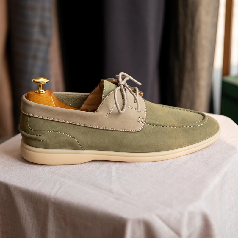 Sapatos de vela vintage de camurça mercerizada com cadarços. Conforto e estilo para velejar e uso casual. Respirável e com design clássico. — foto 1