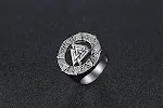 Anel viking guerreiro masculino em aço inoxidável. Poderoso e estiloso, simboliza coragem e bravura. Uma joia para o homem com alma de viking. — foto 6