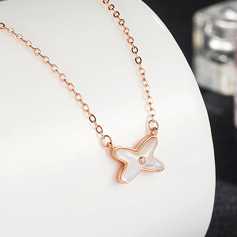 Colar de cruz em prata esterlina S925 para mulheres. Um presente significativo de joia religiosa. Elegância e fé, ideal para uso diário e ocasiões especiais. — foto 4