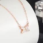 Colar de cruz em prata esterlina S925 para mulheres. Um presente significativo de joia religiosa. Elegância e fé, ideal para uso diário e ocasiões especiais. — foto 4