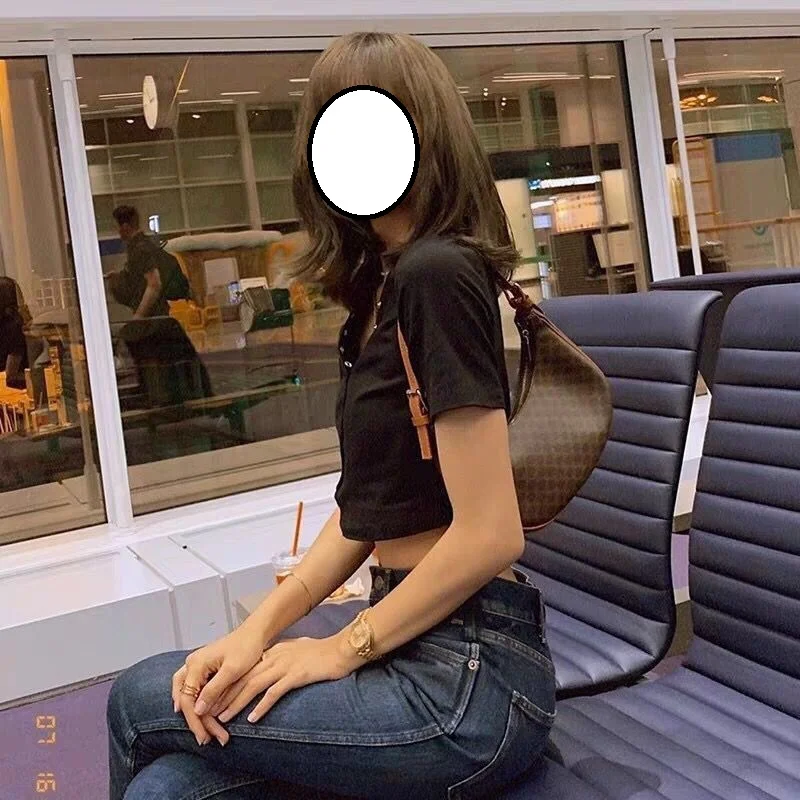 Camiseta feminina pequena e fina com decote em V — foto 1