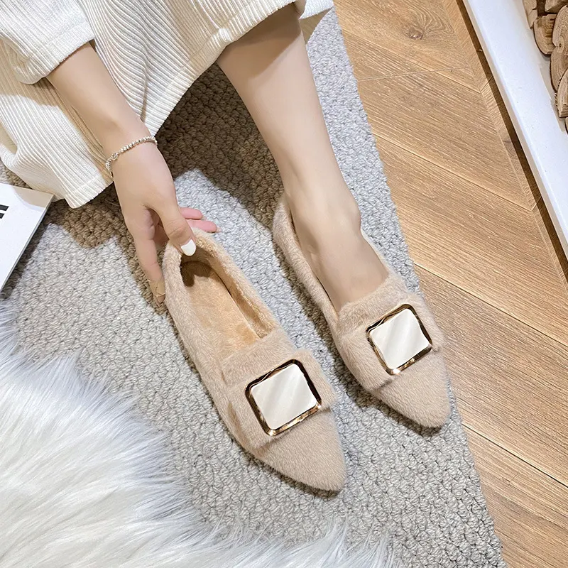Sapatos femininos novos de bico fino e grandes, para um visual elegante e conforto superior. Encontre o tamanho perfeito para você. — foto 9
