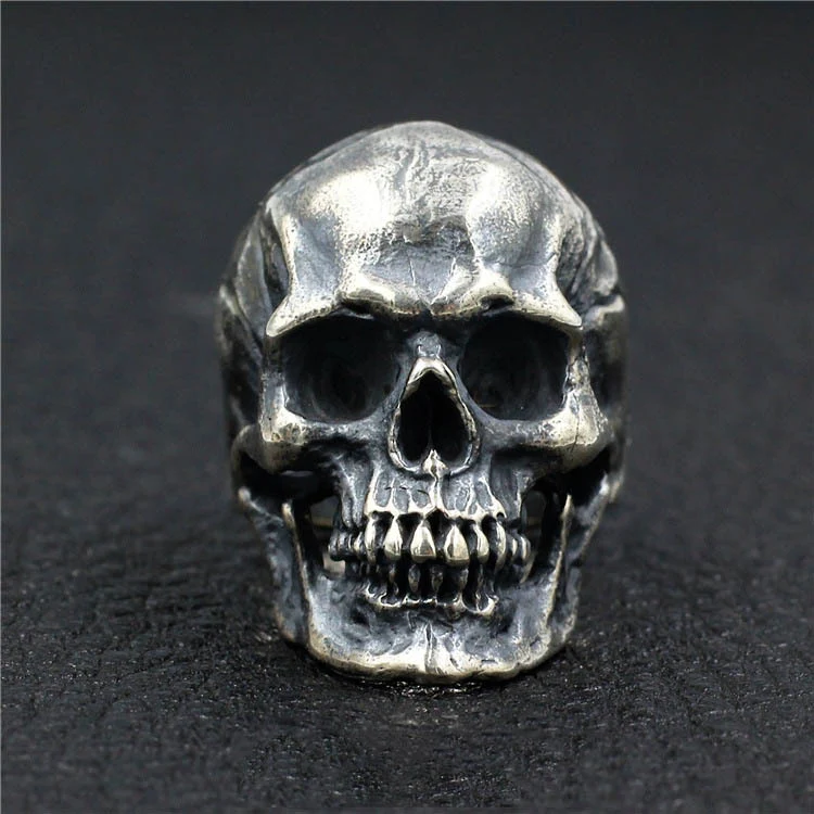 Anel de caveira fashion para homens e mulheres. Design gótico punk rock em aço inoxidável. Estilo motoqueiro. Expresse sua individualidade. — foto 4