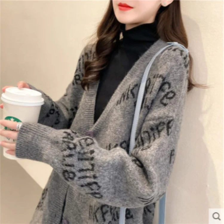 Koreanische, trendige, lockere, bequeme Oberteil im Lazy-Style. Genieße den entspannten Look und hohen Tragekomfort für deinen Alltag. — foto 3