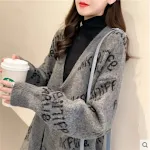Koreanische, trendige, lockere, bequeme Oberteil im Lazy-Style. Genieße den entspannten Look und hohen Tragekomfort für deinen Alltag. — foto 3