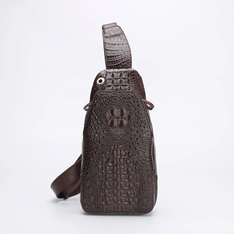 Bolsa de peito masculina moderna para viagens ao ar livre. Conforto e praticidade com design elegante e espaço para seus pertences essenciais. — foto 7