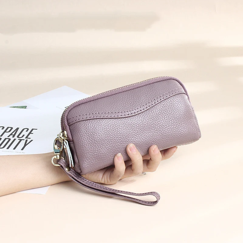 Carteira Longa Simples de Couro para Mulher, Essencial e Sofisticada, Design Elegante para Organizar Seus Pertences com Segurança e Estilo. — foto 1