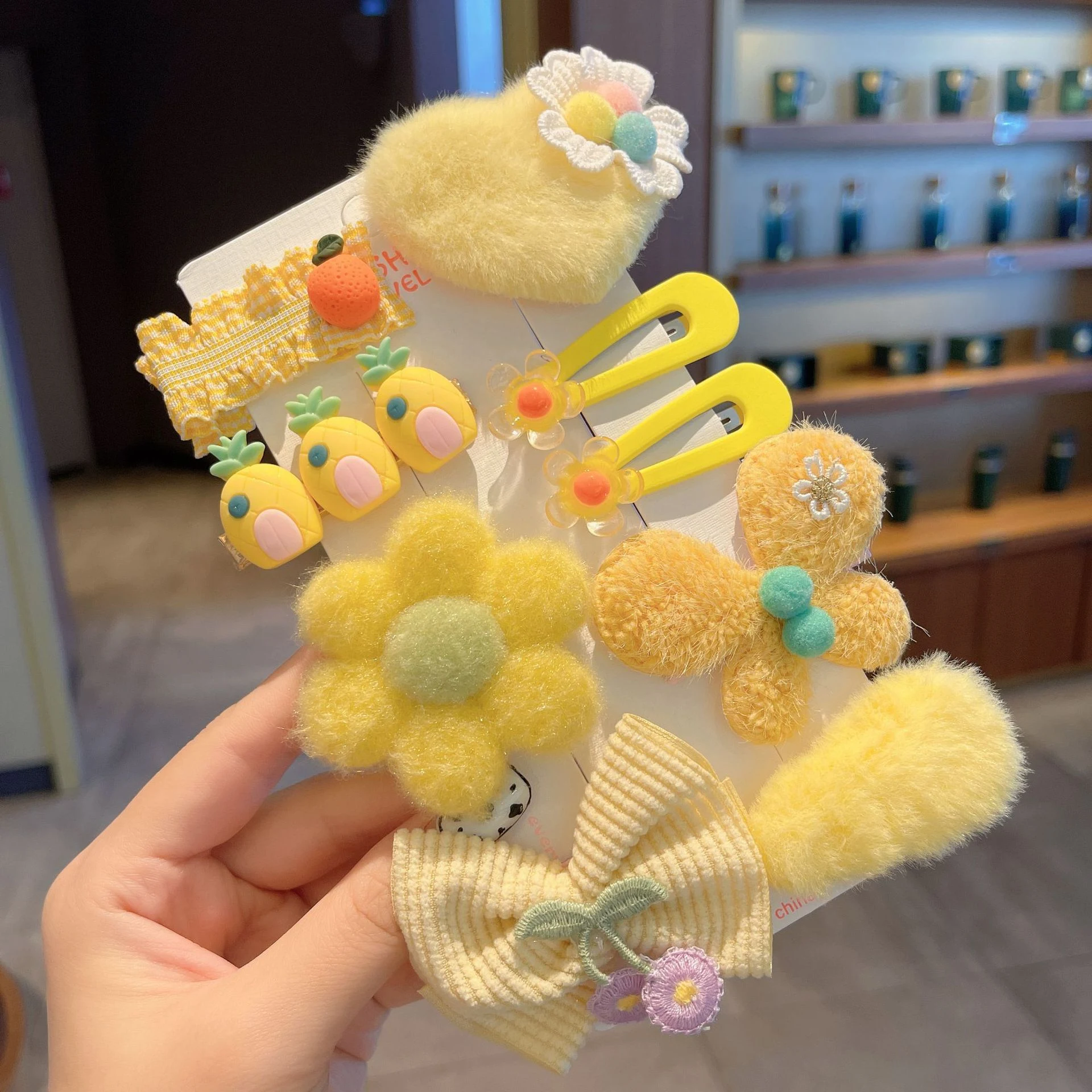 Novas presilhas de pelúcia fofas e doces para crianças, acessórios adoráveis para o cabelo infantil, perfeitas para penteados. — foto 6