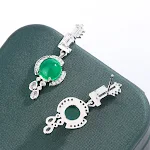 Brincos ovais verdes vibrantes de vidro calcedônia. Adicione um toque de cor e elegância ao seu visual diário. — foto 4