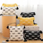 Capa de almofada boêmia com linhas de franjas para um toque aconchegante. Decore sua casa com estilo étnico e maciez. — foto 1