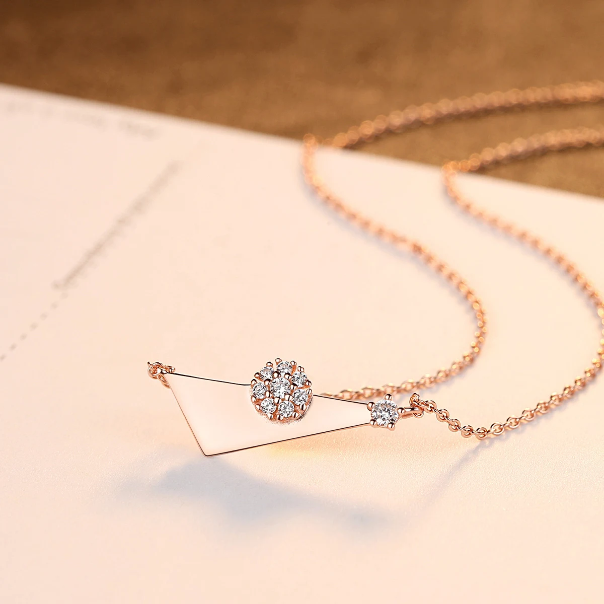 Colar de prata esterlina flor zircônia geométrica triângulo, corrente clavícula feminina, acessório elegante e delicado. — foto 5
