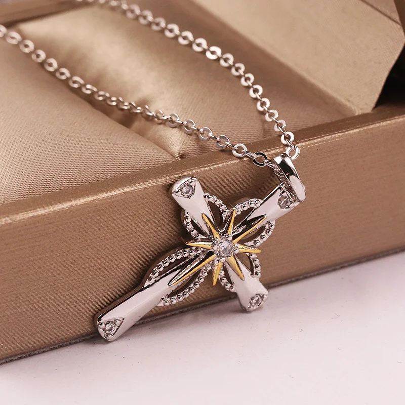 Pingente estrela cruzada octogonal, perfeito para expressar sua fé com elegância. Um acessório único e cheio de significado, ideal para você. — foto 8