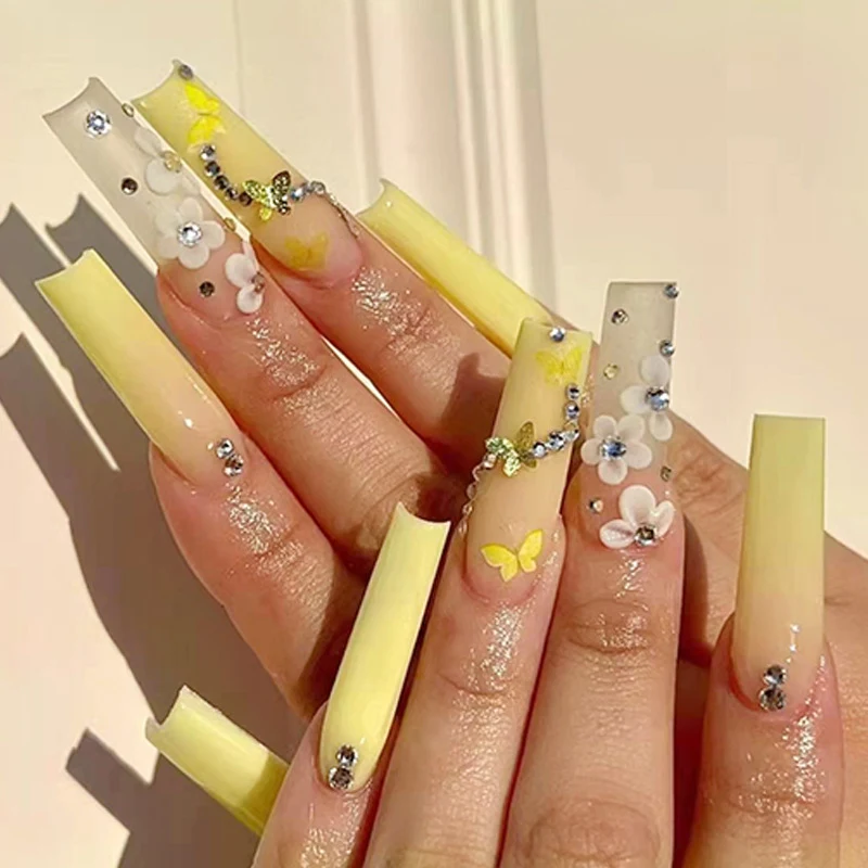 Arte de unha 3D com diamantes brilhantes nos detritos, crie designs deslumbrantes e chamativos, eleve o glamour das suas unhas sem esforço. — foto 7