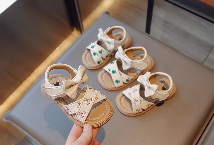 Nowe Modne Buty Księżniczki Miękka Podeszwa Haftowane Buty Idealne Dla Dziewczynek Wygodne i stylowe do codziennego użytku — zdjęcie 9