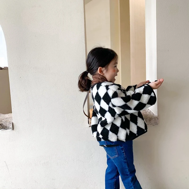 Kinderkleding geometrische ruit dikke donslamswol jas, warm en comfortabel voor kinderen, winterkleding. — foto 7