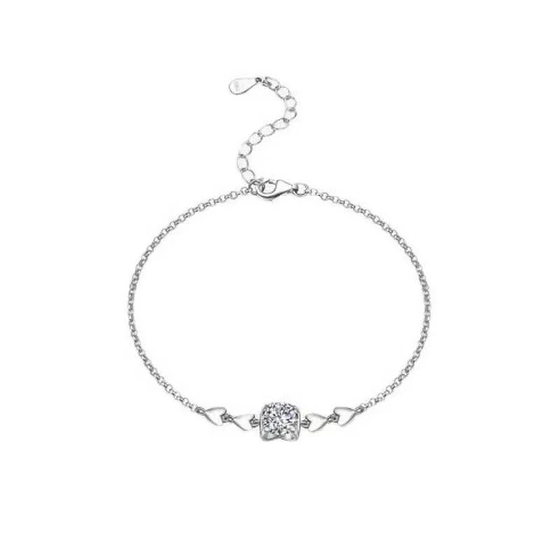 Pulseira feminina de prata 925 com corações e cabeça de vaca incrustada. Charmosa e delicada, ideal para realçar a beleza feminina. — foto 4