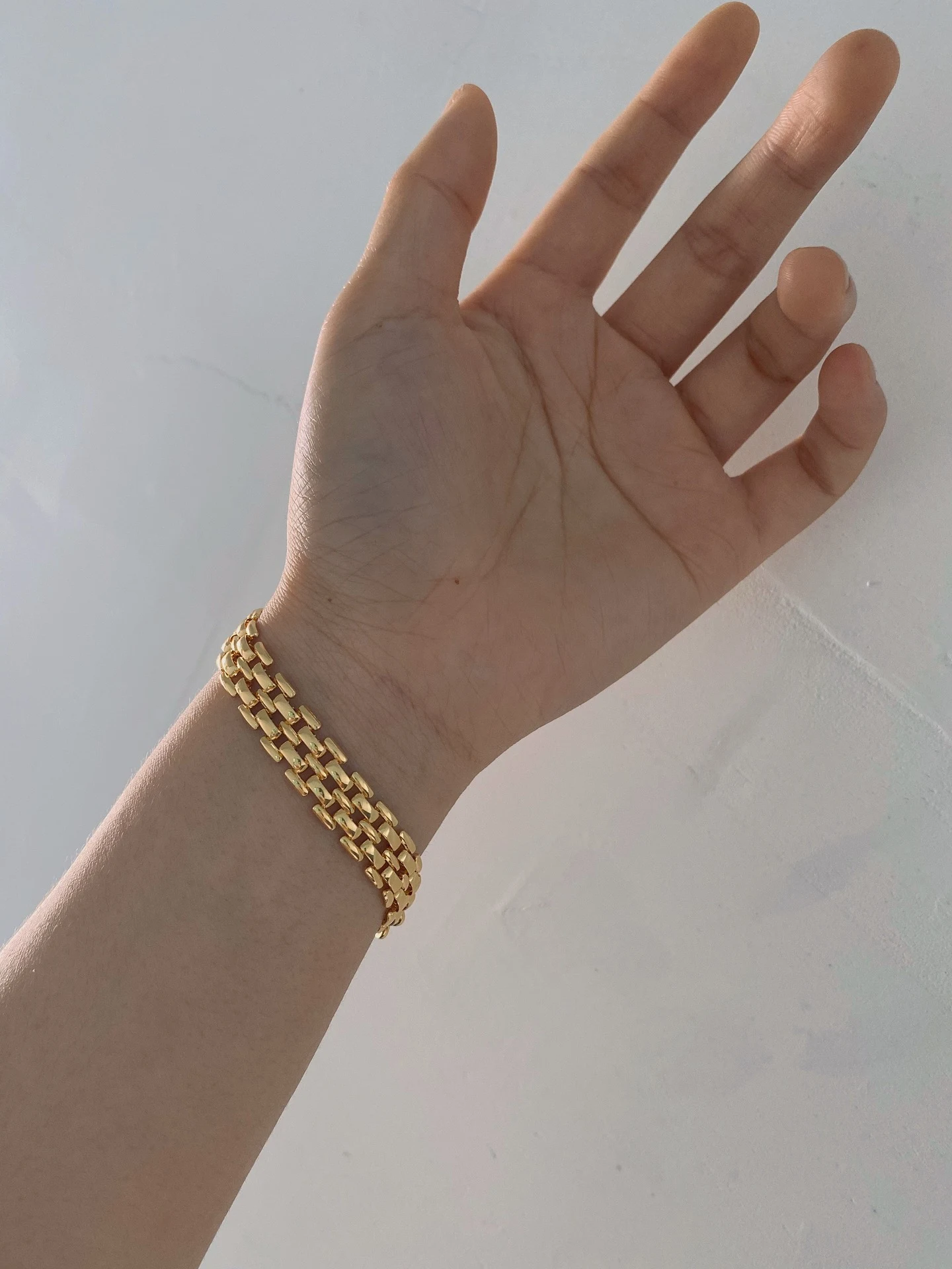 Title 9, Vintage sleutelbeen kettingarmband