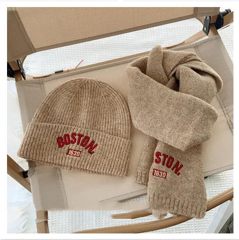 Gorro y Bufanda para Niños 2 Piezas Bordadas con Letras Color Liso Cálido Invierno Otoño Conjunto Versátil — foto 8