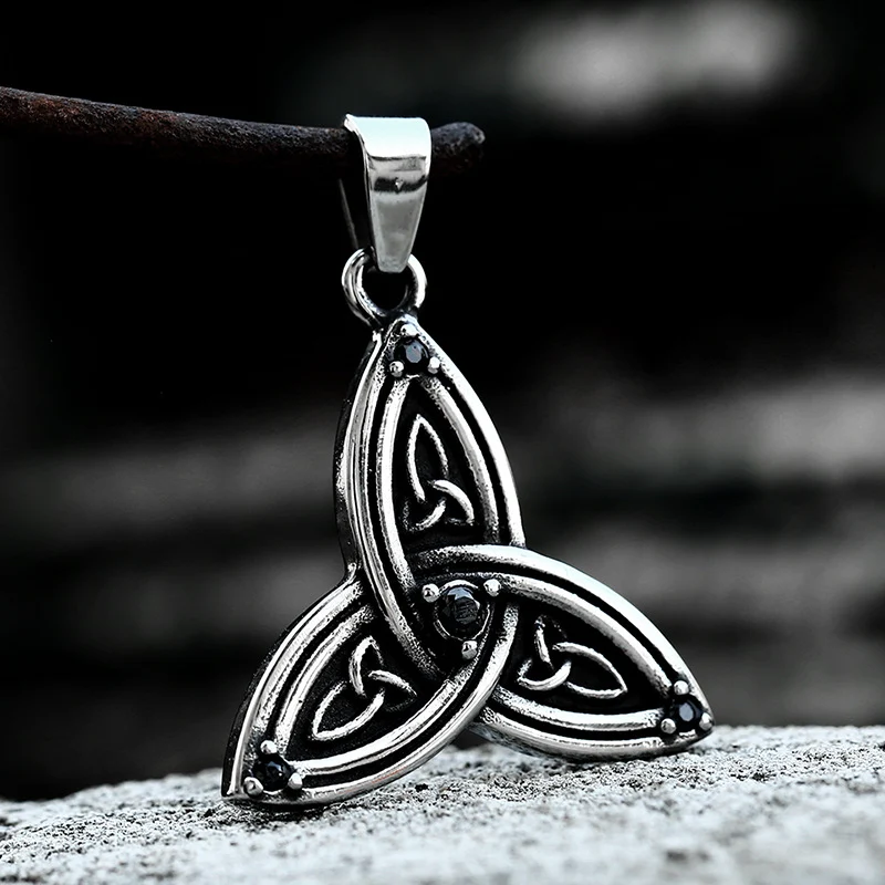 Colar com joias incrustadas de aço inoxidável Acessórios Beleza duradoura e brilho excepcional, ideal para adicionar um toque sofisticado e elegante ao seu visual. — foto 3