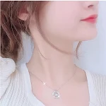 Colar com pingente de pena banhado a prata 925, contas redondas de pedra da lua, joia choker, presente delicado e elegante. — foto 8