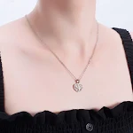 Colar feminino com árvore dos desejos banhado a prata. Um presente especial para atrair boa sorte e esperança. Joia elegante e charmosa. — foto 5