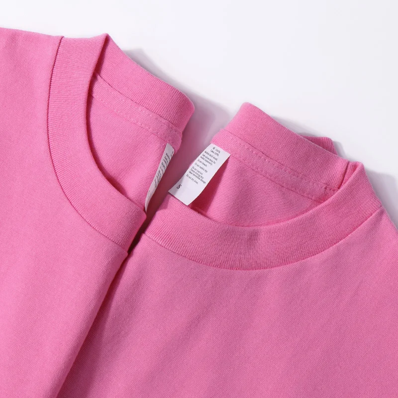 T-shirt a maniche corte per coppie uomo e donna, tendenza moda. Comfort e stile per un look casual. Acquista subito la tua maglietta preferita! — foto 2
