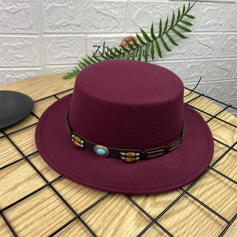 Chapéu britânico retrô de lã com aba larga e topo plano. Ideal para um visual elegante, clássico e confortável, perfeito para diversas ocasiões. — foto 12