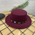 Chapéu britânico retrô de lã com aba larga e topo plano. Ideal para um visual elegante, clássico e confortável, perfeito para diversas ocasiões. — foto 12