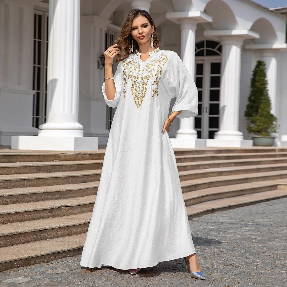 Muslimische Frauen Robe Kleid mit Stickerei Ein elegantes Kleid für muslimische Frauen Perfekt für besondere Anlässe und den Alltag Modisch und bescheiden — foto 20
