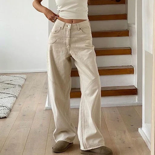 Title 2, Fashionable and versatile straight jeans for wo...
