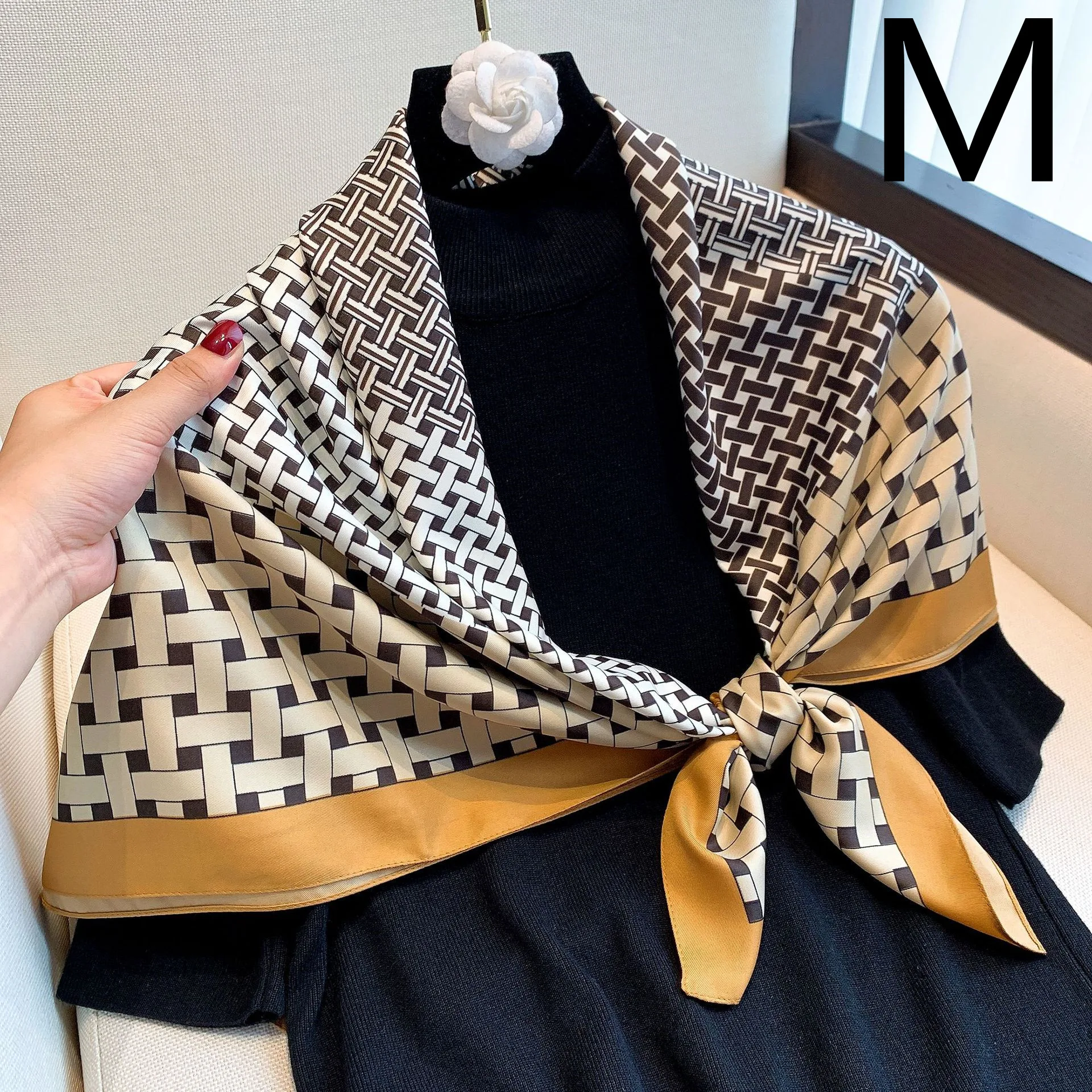 Title 12, Bufanda cálida adornada de sarga estampada vintage