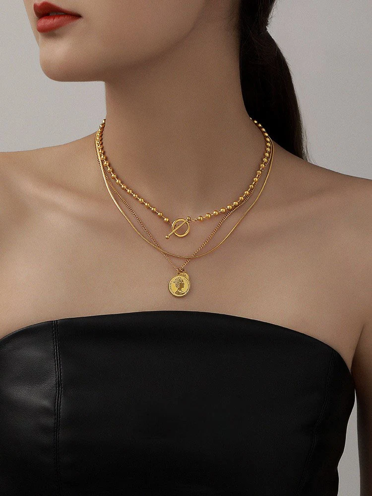 Colar Minimalista de Clavícula Três Temperamentos Retrato Design Elegante e Versátil Jóia de Três Camadas para um Look Sofisticado. — foto 1