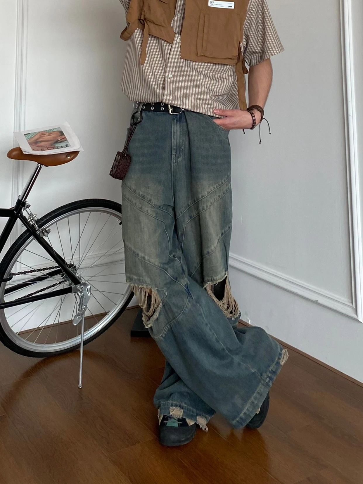 Persoonlijkheidsbroek, losse, wijde pijpen voor vrijetijd. Comfort en relaxte stijl voor een casual en moderne look. Perfect voor dagelijks gebruik. — foto 6