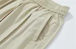 Heren all-matching losse rechte broek. Comfortabele en veelzijdige broek die perfect is voor dagelijks gebruik en elke outfit. — foto 2