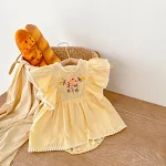 Monito bordado con mangas voladoras de encaje para bebé niña un atuendo cómodo y elegante para tu pequeña, perfecto para ocasiones especiales y diarias. — foto 4