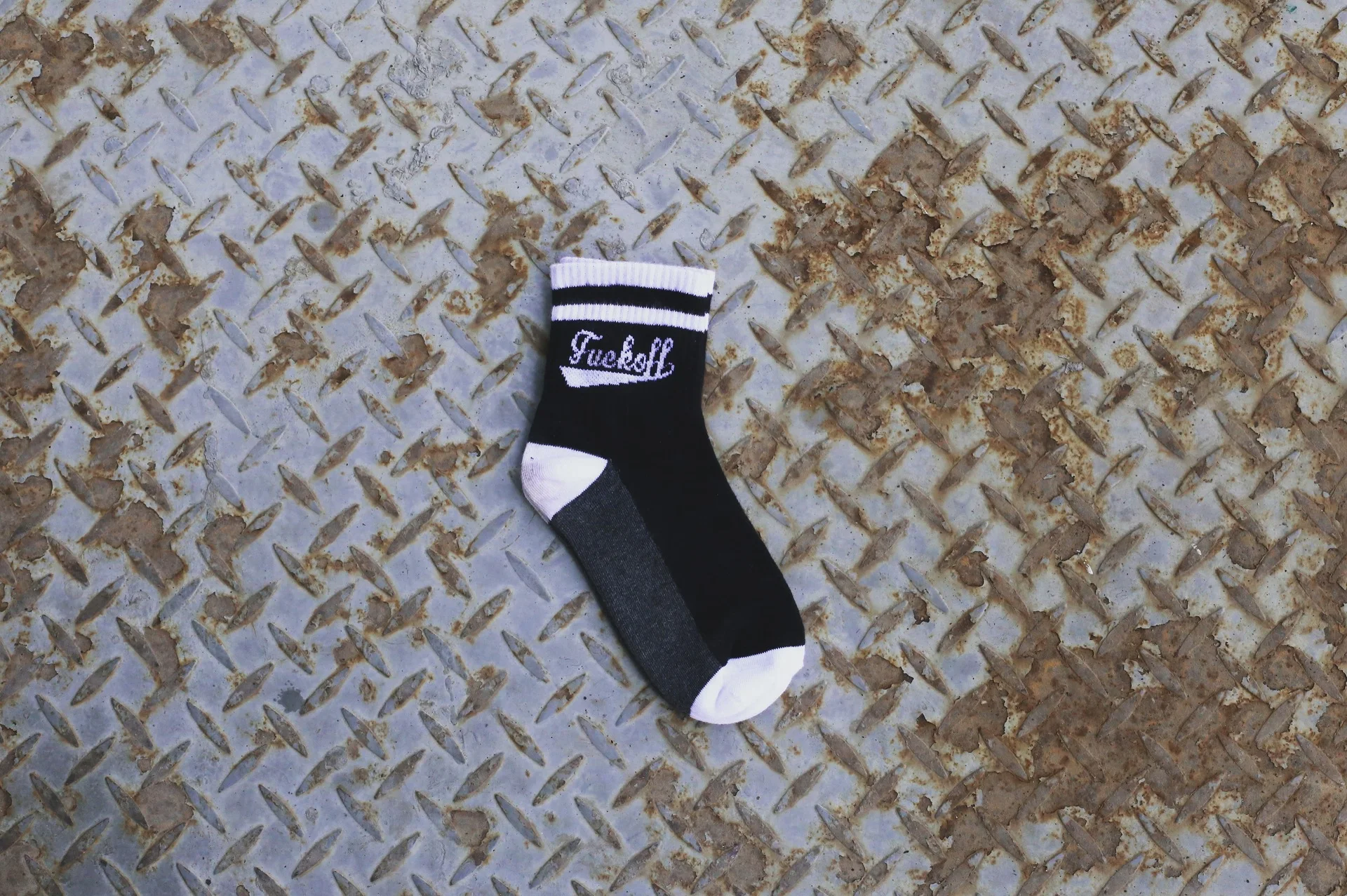 Calzini da skateboard a righe con lettere, in cotone, a metà polpaccio, comodi e traspiranti, perfetti per lo skateboarding. — foto 10