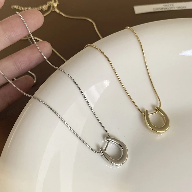 Colar simples em forma de U geométrico de aço titânio para mulheres, elegante e moderno, ideal para uso diário e duradouro. — foto 16
