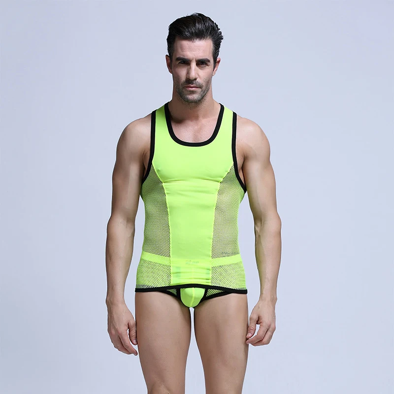 Regata masculina de verão, cor sólida, sem mangas, esportiva, fitness e lazer. Conforto e liberdade para seus treinos e momentos de relax. — foto 3