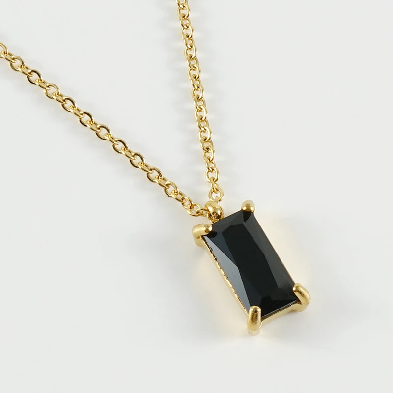 Corrente de clavícula retrô geométrica quadrada em aço inoxidável 18K. Design simples e elegante, perfeita para uso diário e ocasiões especiais. — foto 3