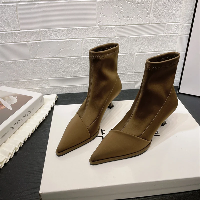 Title 4, Botas de tacón de aguja en satén estilo europeo...
