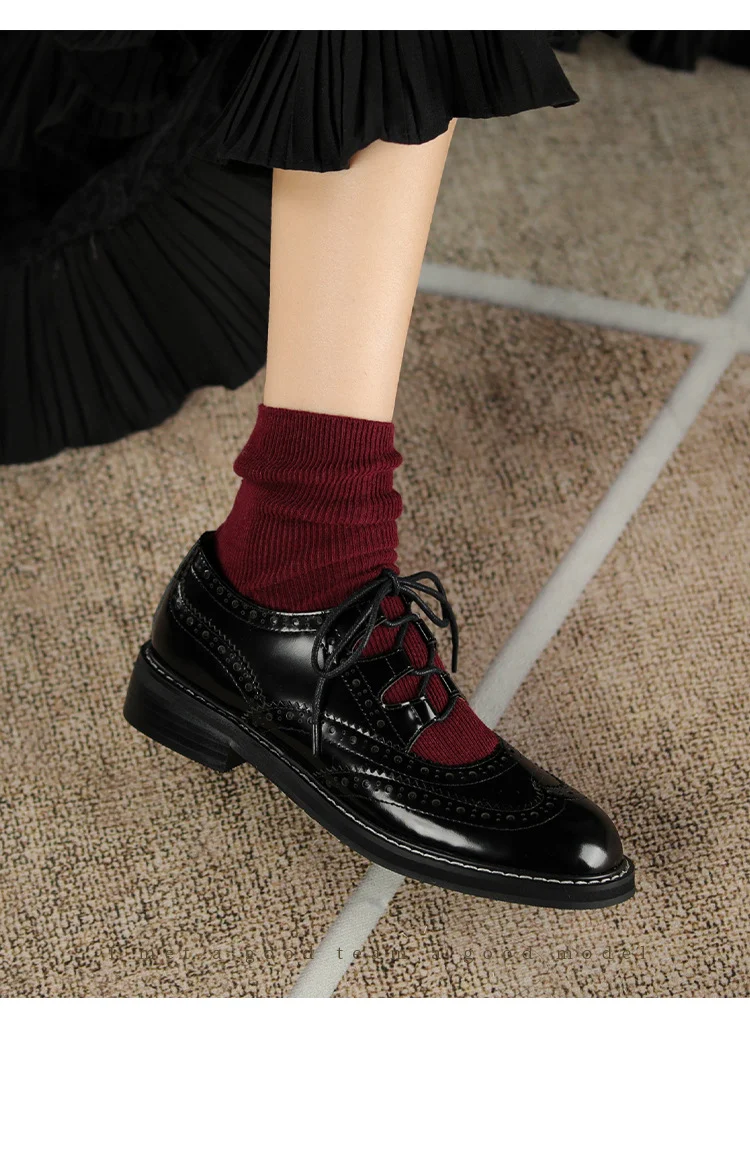 Mocassins femininos com cadarço, couro envernizado entalhado com cores combinando, estilo retrô francês, elegância e conforto. — foto 4