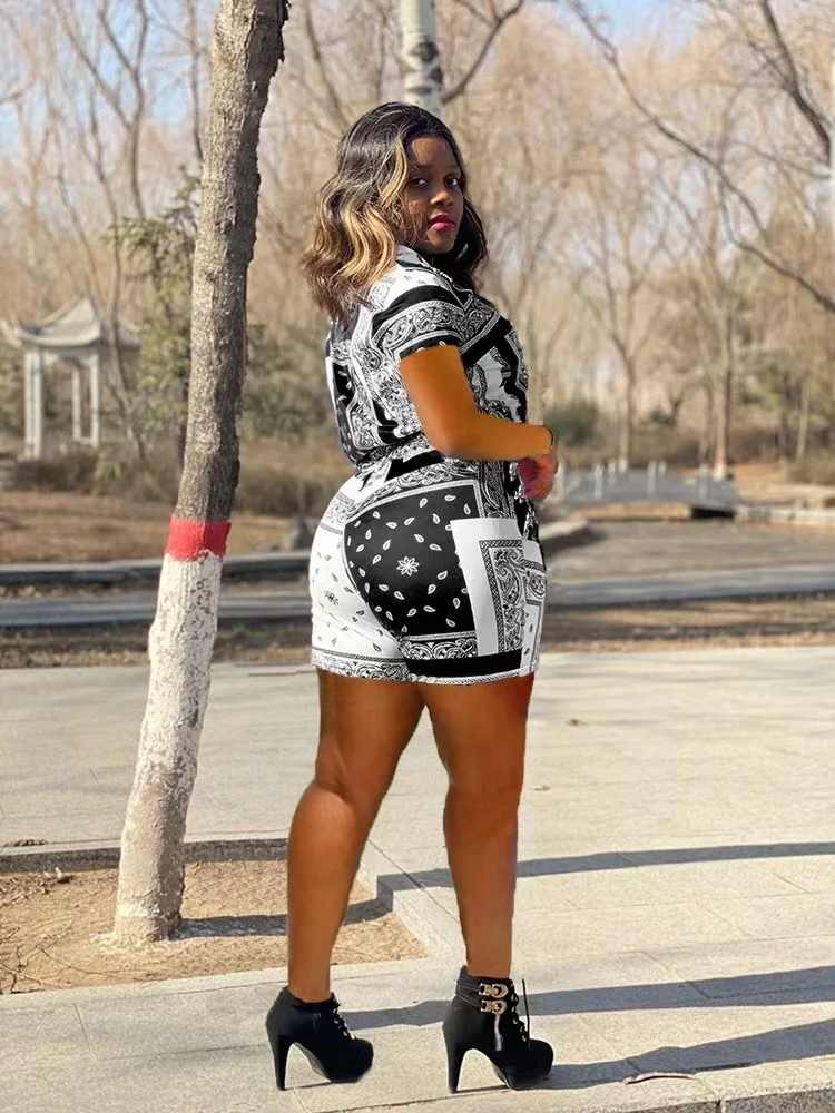 Terno com zíper com estampa de totem e paisley fashion, elegante e versátil. Ideal para um look moderno e sofisticado, confortável e cheio de estilo. — foto 22