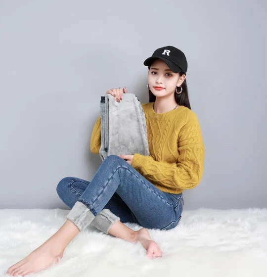 Vaqueros azul oscuro de mujer cintura alta primavera elásticos adelgazantes ajustados de forro polar. Perfectos para lucir una figura esbelta. — foto 3