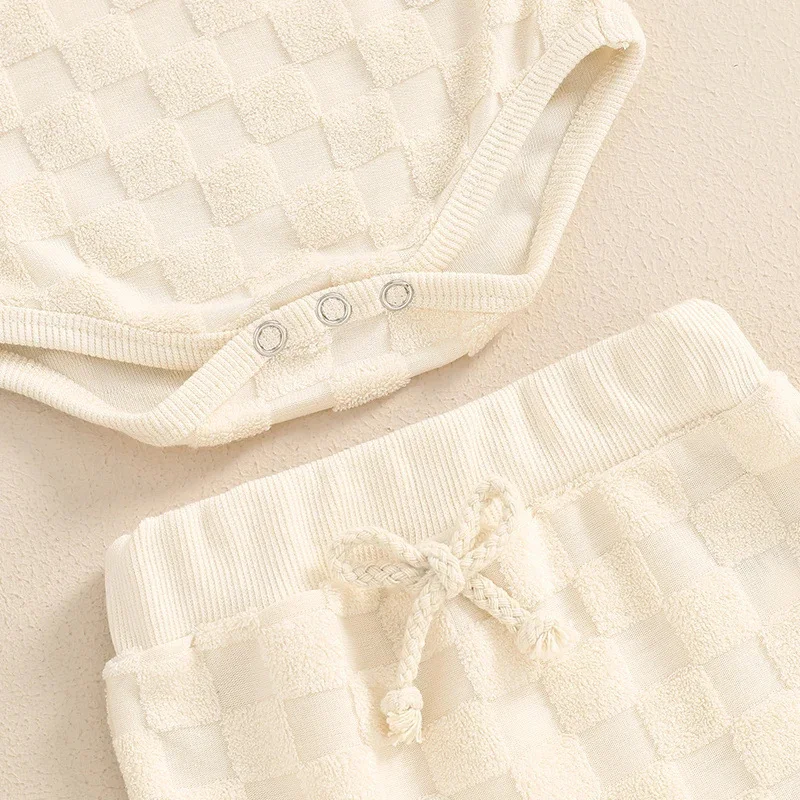 Completo shorts casual da ragazza, stile scacchiera a tinta unita, con spalline in pizzo. Perfetto per l'estate. — foto 12