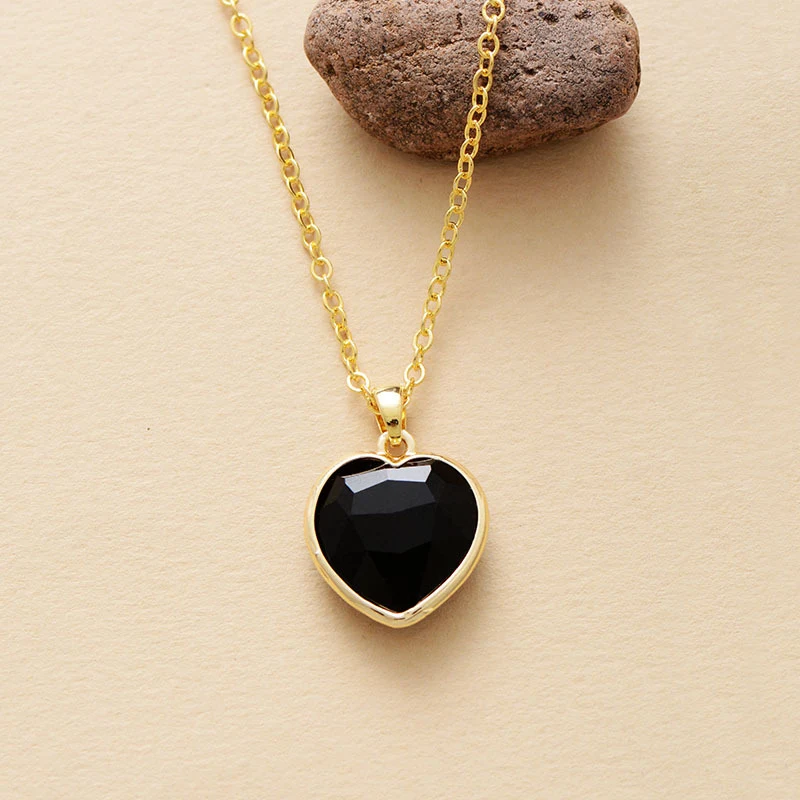 Colar com pingente Love de pedra natural, expresse seu amor! Design elegante e atemporal, presente perfeito para ela. — foto 2