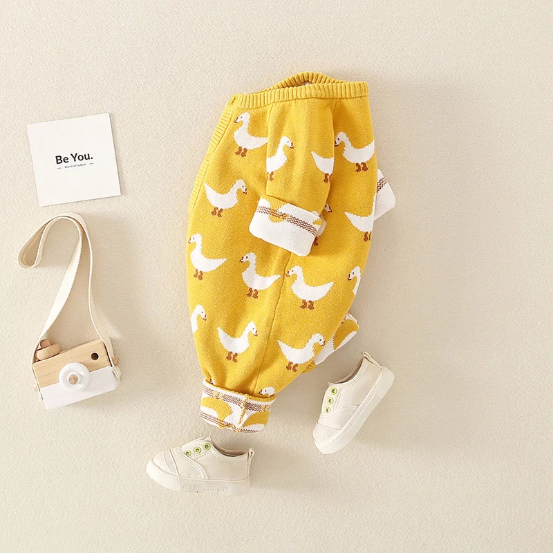 Macacão de bebê de camada dupla, tecido de malha macio e confortável, ideal para recém-nascidos. Perfeito para aquecer e deixar o bebê adorável. — foto 12