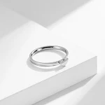 Anillo de amor de acero titanio, joyería de acero inoxidable para parejas, símbolo de amor eterno y resistencia duradera. — foto 4