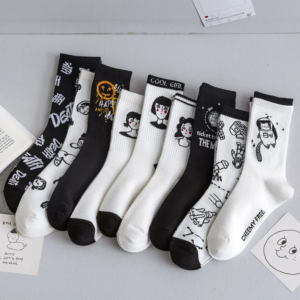 Calzini in cotone jacquard con personaggi dei cartoni animati in bianco e nero, comodi e divertenti, perfetti per l'uso quotidiano. — foto 10
