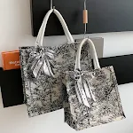 Bolsa de mão feminina de lona para trabalho e dia a dia. Confortável, espaçosa e estilosa para carregar tudo o que você precisa com elegância. — foto 24